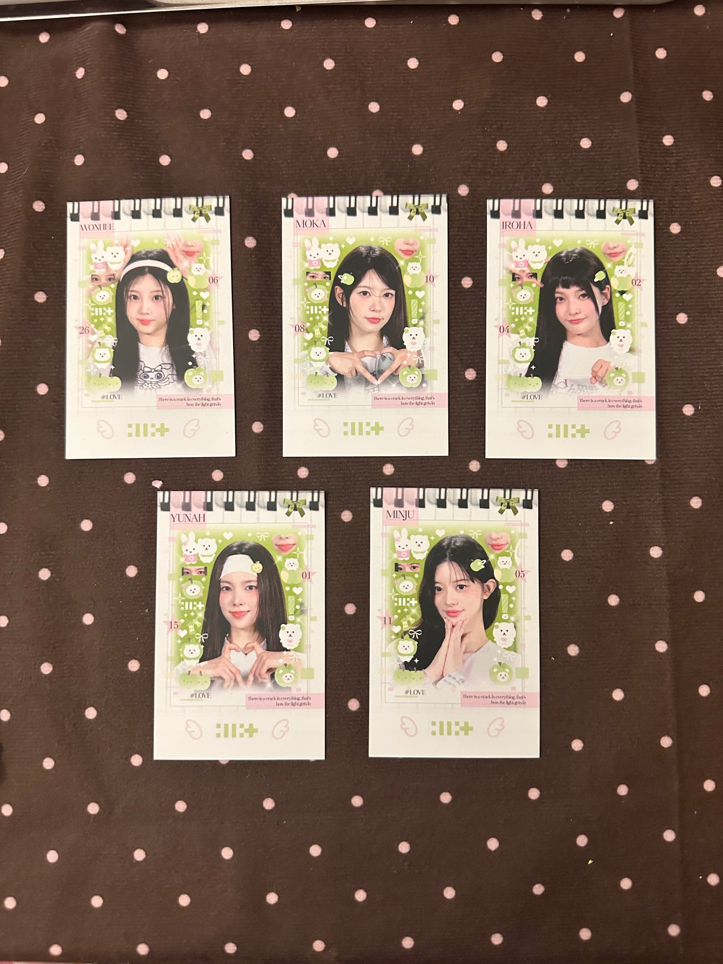 [Cream Bread K-pop Merch] ILLIT pink and green freebie card pack